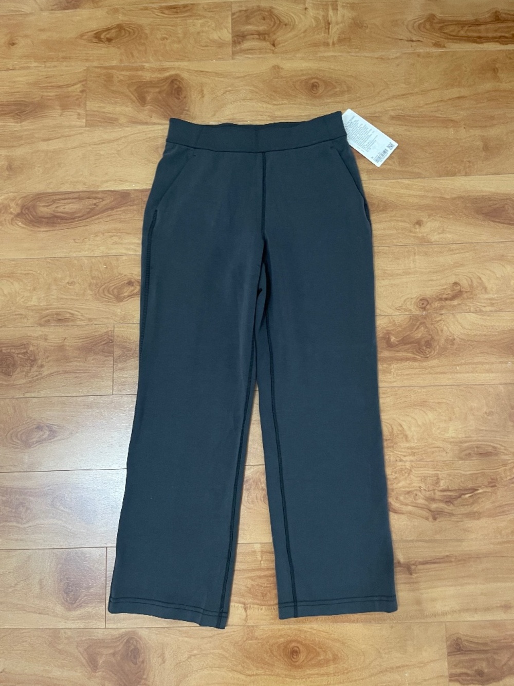 Lululemon Women Softstreme Straight Leg Pant NWT Sz M Black
